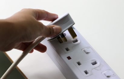 putting a plug into an extension cable